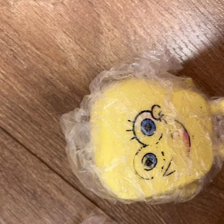 סקווץ דמות צהובה מחייכת